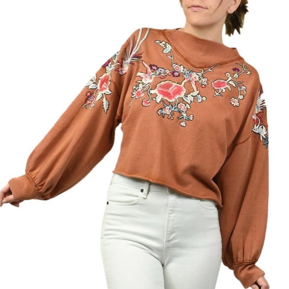 Free People Tops - FP embroidered crop sweat shirt